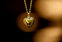 Viral jewelry maker turns college lessons into her next launch