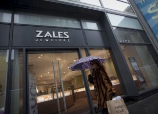 CEO of Jewelry Juggernaut Strikes Cautious Note on US Consumers