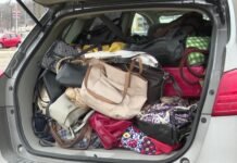 Iowa minister brings hope to Peoria with handbag donations