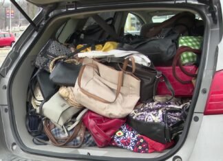 Iowa minister brings hope to Peoria with handbag donations