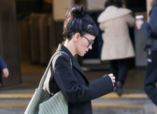 We’re Positive There’s Nothing Chicer This Winter Than This Unexpected Bag and Boot Combo