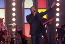 Blake Shelton’s Stepsons Proudly Watches on During His ‘The Road’ Finale Performances