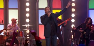 Blake Shelton’s Stepsons Proudly Watches on During His ‘The Road’ Finale Performances
