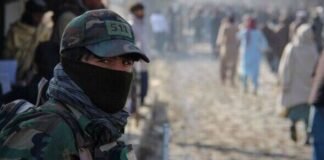 Mass crowd of 80,000 watches as Taliban forces boy to execute prisoner