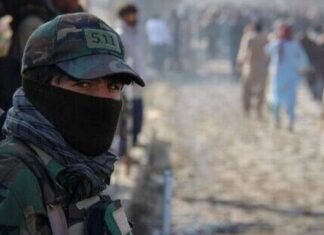 Mass crowd of 80,000 watches as Taliban forces boy to execute prisoner