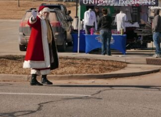 Christmas Cruise visits downtown Enid Saturday