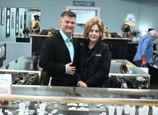 Family opens new Shay’s Jewelry store in Mont Belvieu