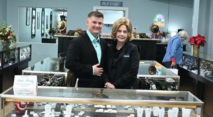 Family opens new Shay’s Jewelry store in Mont Belvieu
