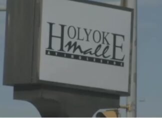 Jewelry stolen from Holyoke Mall, police say