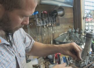“I’m doing exactly what I’m supposed to be doing”: Sherman jewelry artist continues craft after house fire destroys home