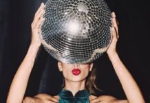On New Year’s Eve, These Dazzling Secondhand Pieces Will Make You Shine