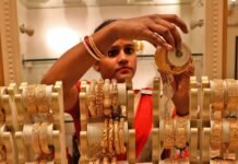 As gold hits records, Indians opt for bars and coins over jewellery