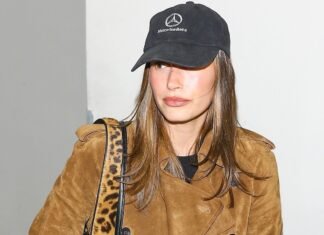 Forget *It* Styles: These Back-to-Basics Sneakers Make Black Leggings Look Cool and Classic