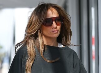 I’m Not Kidding—J.Lo Just Wore the Only Legging Color Chic Enough to Rival Black, Navy, and Brown This Winter