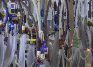 Local vendors showcase Native American art and jewelry at 32nd annual Nokomis Holiday Art Market