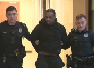 Serial robber with at least 10 warrants arrested for jewelry theft, SAPD says