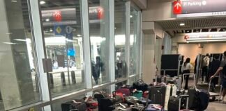 Suitcase Pops Open At Baggage Claim — Everyone Watches Mom Do The Walk Of Shame – View from the Wing