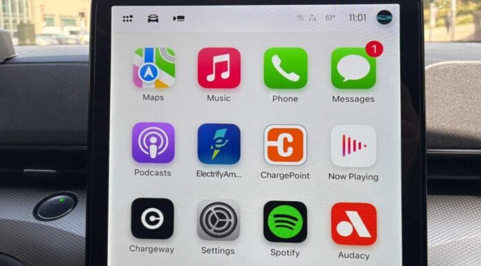 Car makers are taking us for a ride over CarPlay