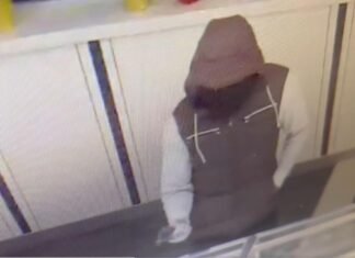 Armed robbery reported at Columbia jewelry store, suspect still at large