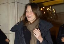 If You Want to Look Like a French Supermodel, Wear This Sophisticated Bag Trend With Your Low-Key Outfits