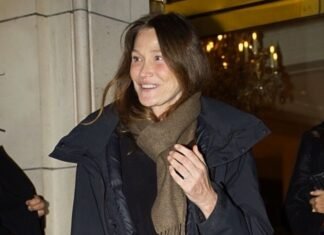 If You Want to Look Like a French Supermodel, Wear This Sophisticated Bag Trend With Your Low-Key Outfits