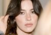 A Step-By-Step Look At Gracie Abrams’ Glowy Holiday Makeup