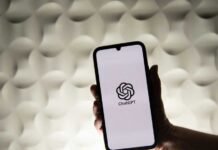 Can AI help you find the perfect holiday gift? We put it to the test with shoppers