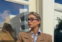 If You Want to Look Like an It Girl in a Blazer, Wear It With the Buzzy Accessory Trend Everyone Wants RN