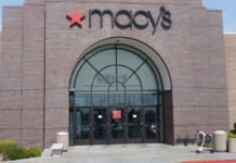 Macy’s Has a ‘Pretty’ Pearl Jewelry Set on Sale for $60 That’s the ‘Perfect Gift for the Holidays’