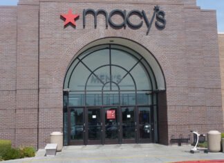 Macy’s Has a ‘Pretty’ Pearl Jewelry Set on Sale for $60 That’s the ‘Perfect Gift for the Holidays’