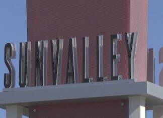 Police investigate smash-and-grab robbery at Sunvalley Mall jewelry store