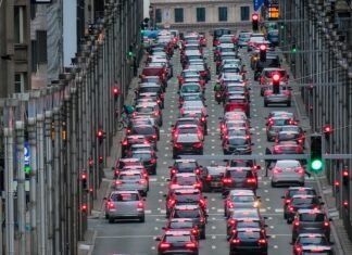 EU set to water down 2035 combustion-engine deadline after car industry push
