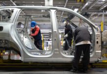 U.S. Automakers’ Foreign Troubles Now Extend to Canada