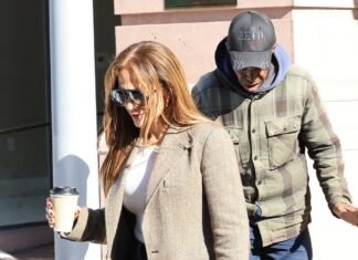 Jennifer Lopez donates to homeless man while toting $80k handbag