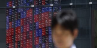 AI Bubble Fears and Policy Splits Loom Over Asia Stocks in 2026