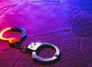 UPS delivered more than $100k in jewelry to Visionworks. The manager tried to keep the jewelry, records show.