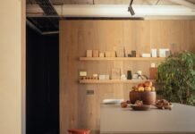 A bespoke studio space makes for a perfect architectural showcase in Hampshire