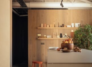 A bespoke studio space makes for a perfect architectural showcase in Hampshire