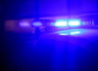 Masked thieves smash display case at jewelry store in Trumbull Mall