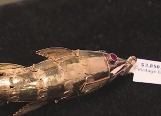 Jewelry owners are cashing in on record-high gold prices