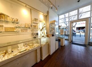 Couple steals $18,000 in gold jewelry from downtown Santa Cruz store