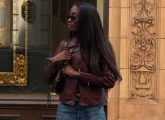 My Friend Asked Me What Colours to Wear With Jeans in 2026—I Sent Her These 7