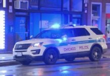 Chicago jewelry store robbed at gunpoint, police say