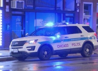 Chicago jewelry store robbed at gunpoint, police say