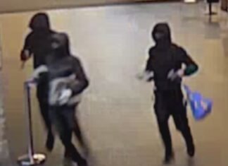 Several Connecticut jewelry stores hit by smash-and-grab heists