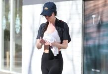 Dakota Johnson Just Proved This Is the It-Girl Sneaker Color to Wear With Black Leggings in 2026