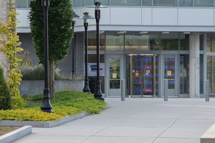 Artificial intelligence and Rhode Island’s new medical examiner featured in URI’s spring Forensic Science Partnership Seminar Series