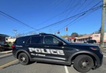 Thieves with hammer target Bristol jewelry store in smash-grab: Police