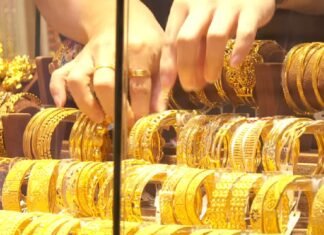 Soaring gold prices push Singapore buyers towards bars and coins over jewellery