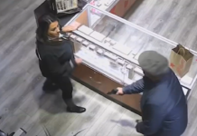 Video shows San Bernardino County jewelry store employee fighting back during robbery – WSVN 7News | Miami News, Weather, Sports